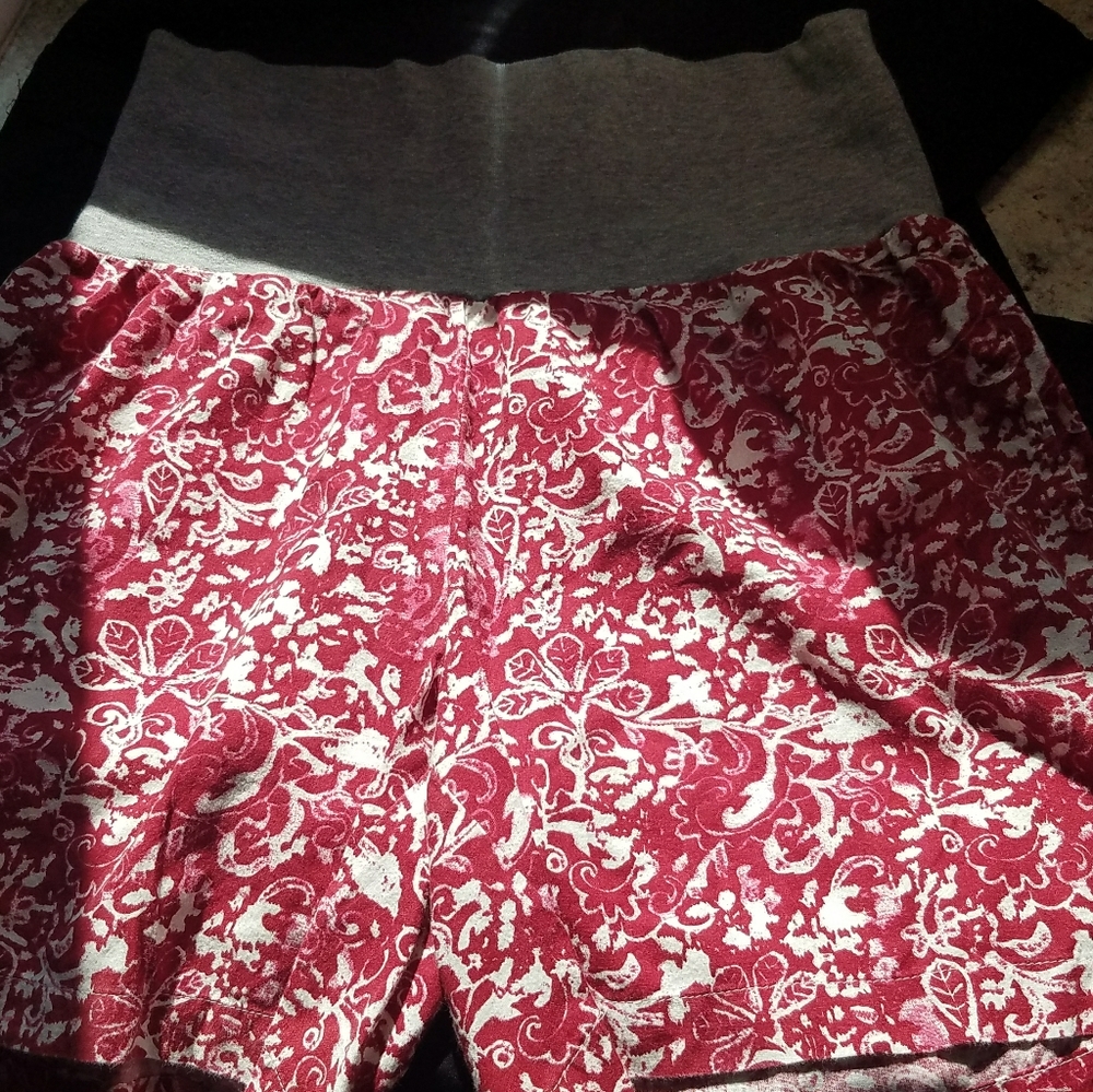 Size M, Sundance, high waisted red shorts